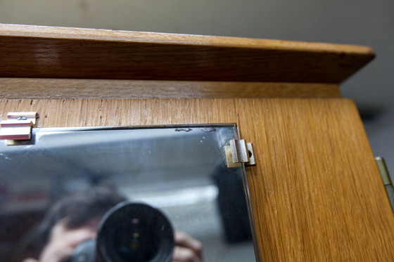 Image 1 of Französischer Kleiderschrank mit geschwungenen Beinen, 3 Türen, 1 Spiegel (27 x 130 cm) und 1 Schublade