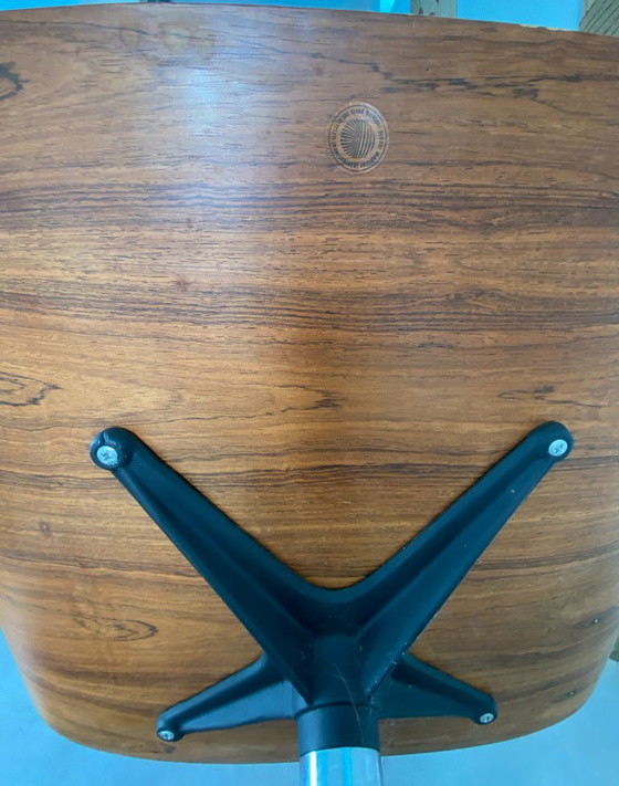 Charles e Ray Eames Lounge Chair e Ottomana 1991 – Charles & Ray Eames, Sedie e poltrone, Leather, Wood (photo 9 of 10)