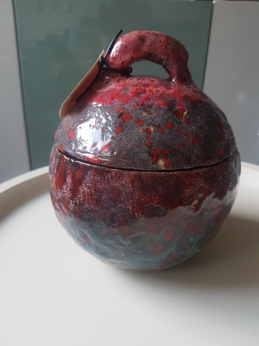 Pot ou urne gravé