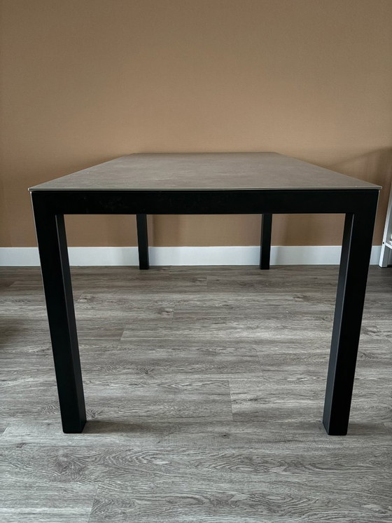 Image 1 of Bert Plantagie – eetkamertafel ‘Pedro’ (grijs keramiek)