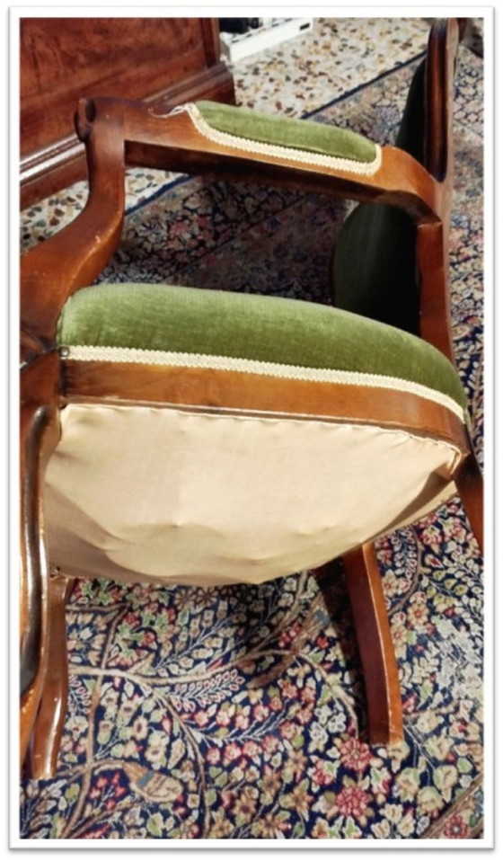 Coppia di Antiche Poltrone in Legno Noce, Stile Luigi Filippo, Linee Eleganti, Schienale Sagomato e Struttura (photo 4 of 6)