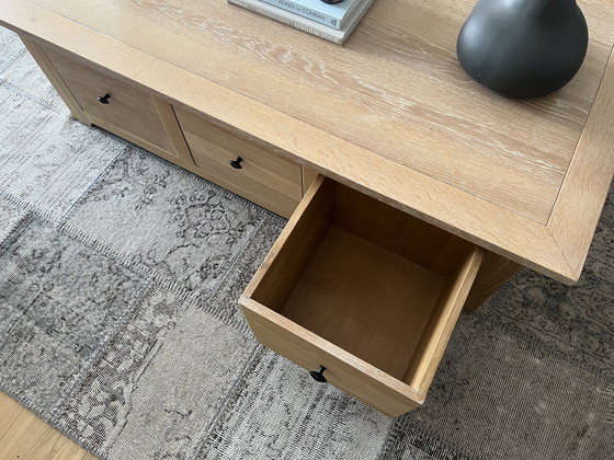 Image 1 of Couchtisch aus Eiche mit Stauraum