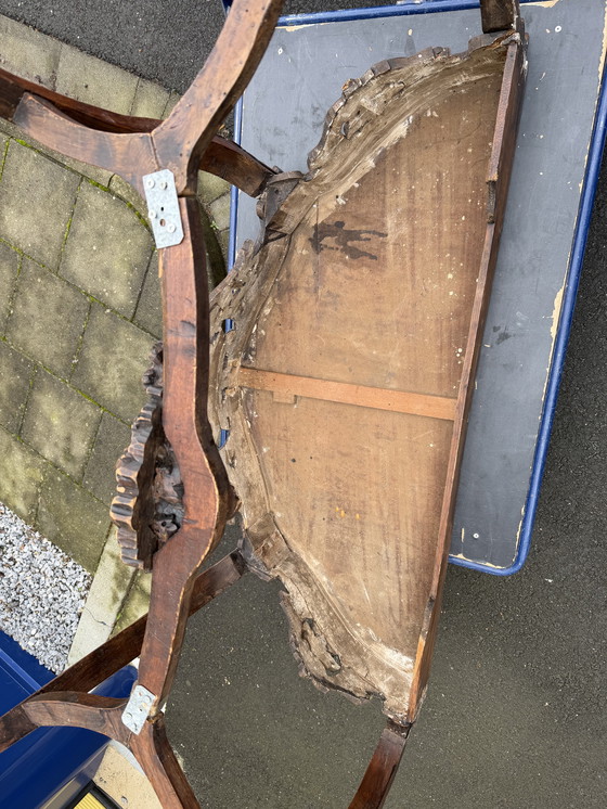 Image 1 of Table Louis XV en acajou avec sculptures anciennes