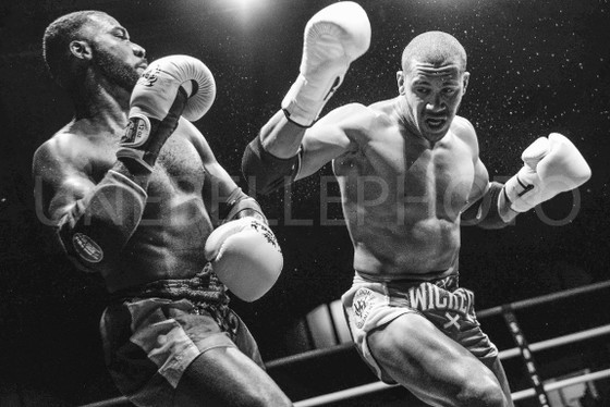 Image 1 of Photo imprimée sur plexi ou aluminium / série limitée / Signée / Boxe thailandaise