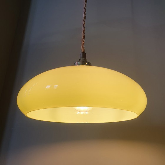 Image 1 of Ensemble de 2 suspensions vintage en verre opalin pastel vert/menthe.