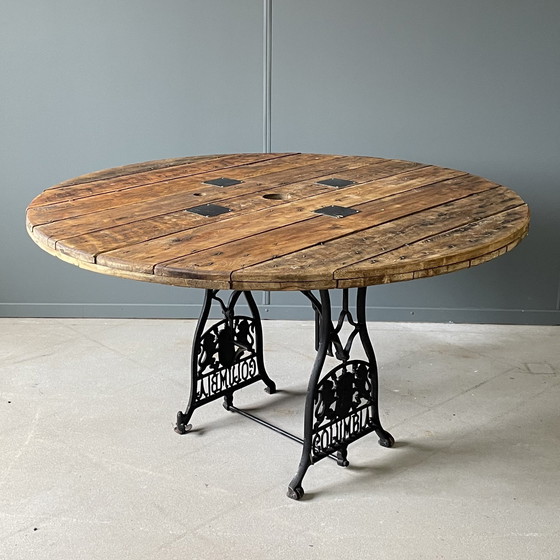 Image 1 of Vintage Industriële Eettafel – Eikenhout – Gietijzer