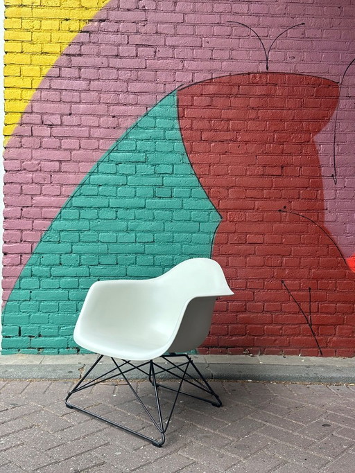 Vitra Eames LAR – kuipstoelen, Metal, Plastic