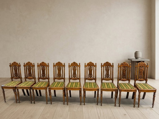 Image 1 of Set van 9 eetkamerstoelen in renaissance-revivalstijl, gesneden hout, Tsjechoslowakije, begin 20e eeuw