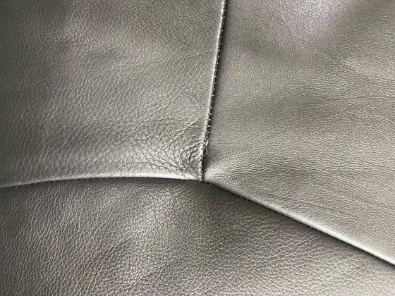 Dos otomanas/pufs Leolux – Reposapiés y pufs, Leather (photo 5 of 8)