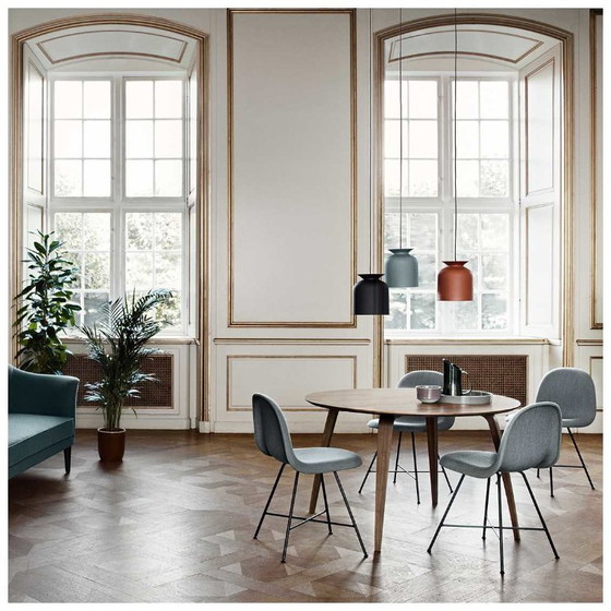 Image 1 of Tavolo da pranzo Gubi rotondo impiallacciato noce Ø120.