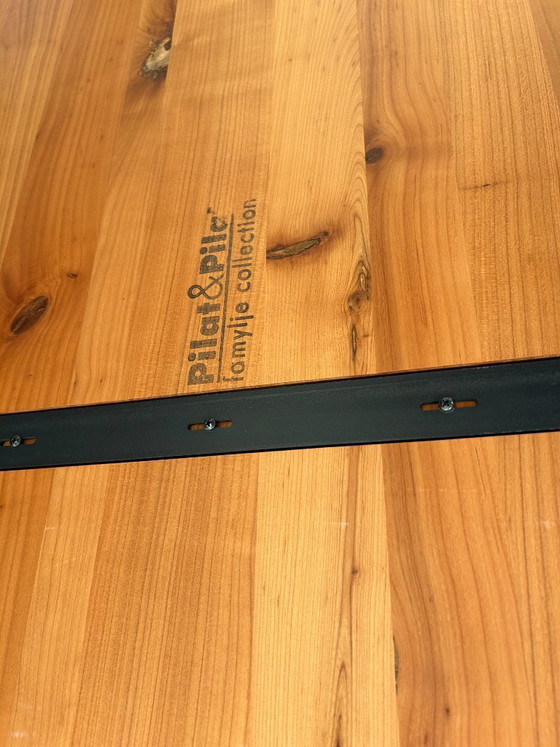 Image 1 of Tavolo Pilat & Pilat da 250 cm in legno massello di olmo, ideale per pranzi e conferenze.