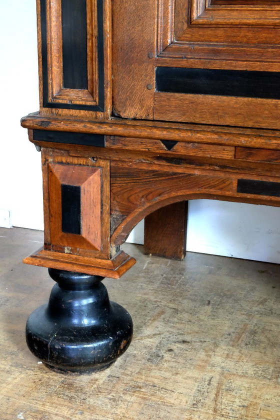 Image 1 of Armario de cojines de Gelderland, hacia 1650/ Gelderland Cushion Cabinet, 1650