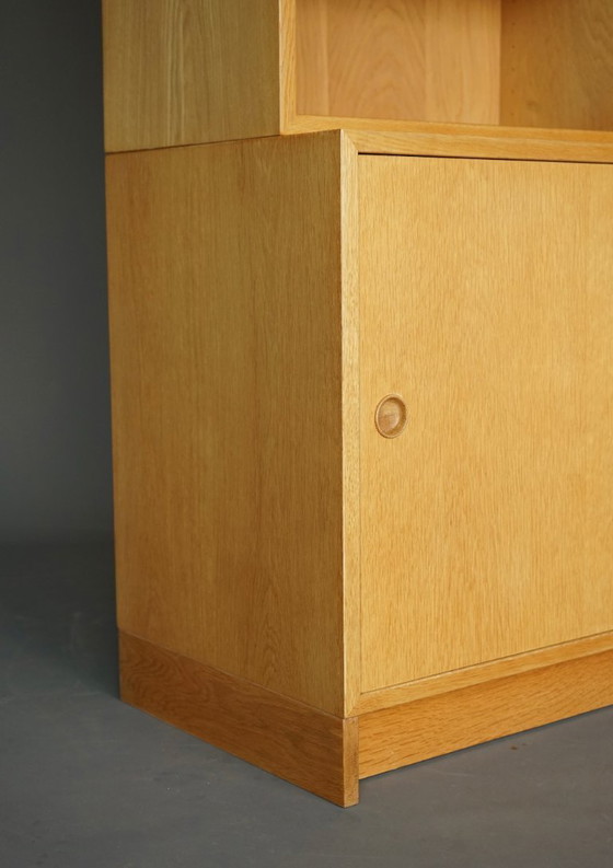 Image 1 of Eikenhouten boekenkast van Børge Mogensen voor Karl Andersson & söner. Zweden, jaren zestig