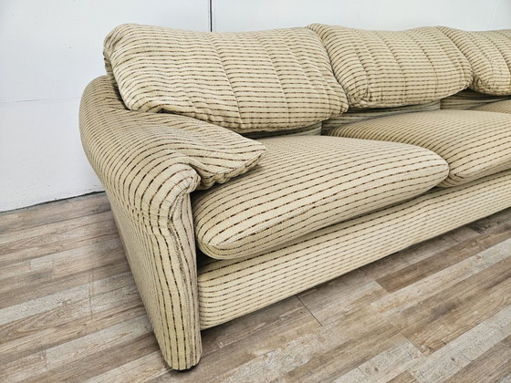 Maralunga driezitsbank van Vico Magistretti uit de jaren 70. – Cassina, 3-5 zitsbanken, Textile, Klassiek (photo 7 of 20)