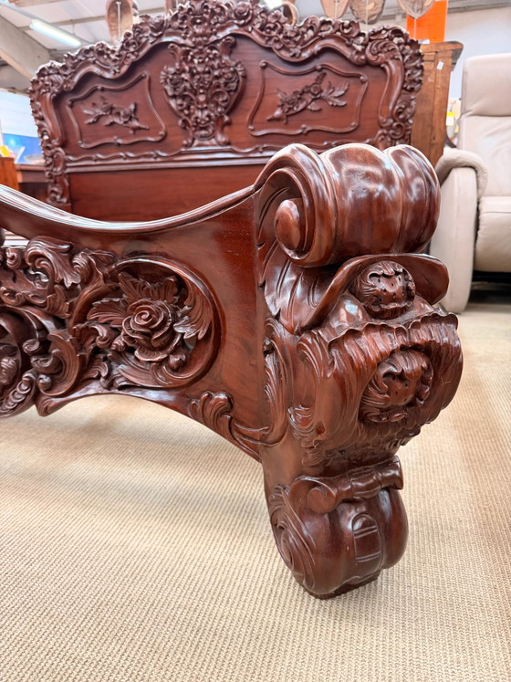 Lit King Size Néo-Baroque richement sculpté avec tables de chevet assorties – Meubles, Wood (photo 6 of 10)