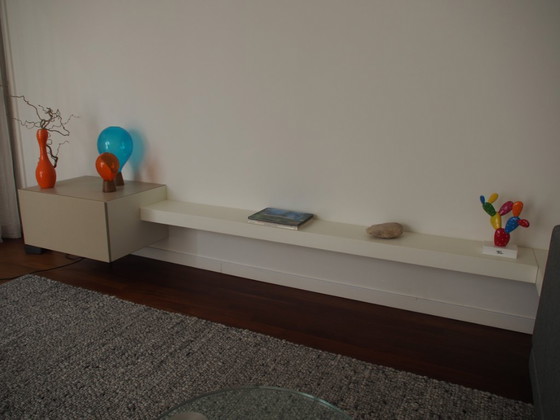 Image 1 of Armadio a ribalta di design con due mensole a muro adiacenti .