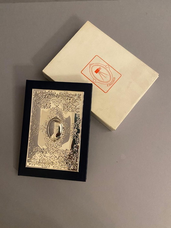 Image 1 of Telefoonboek van 925% zilver en blauw leer met gegraveerd bloemenontwerp