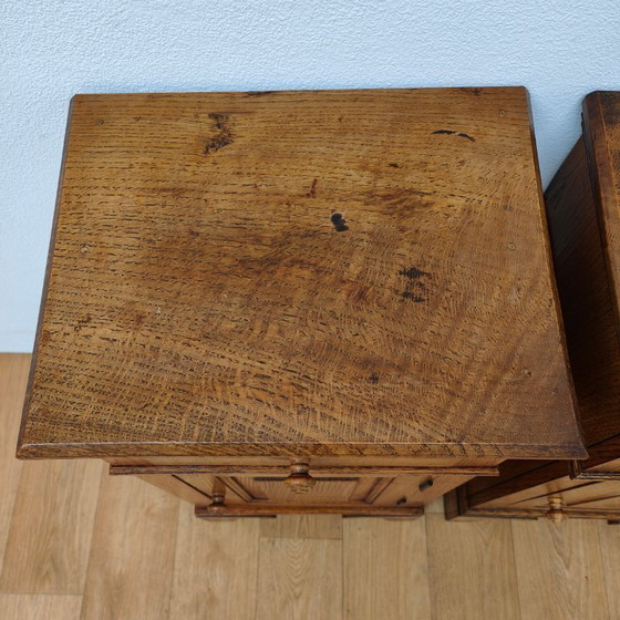 Image 1 of Set antiker Nachttische und Beistelltische aus Eiche