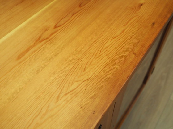 Image 1 of Vetrina in pino, design danese, anni '80, produzione: Danimarca