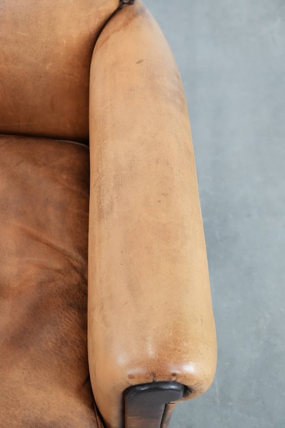 Image 1 of Subtiele vintage schapenleren fauteuil/ armchair met een mooie lichte kleur en sierlijke pootjes