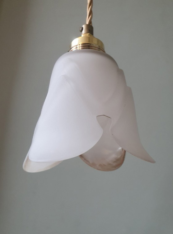 Image 1 of White glass Art Deco lampshade. White frosted glass with a beautiful floral design.