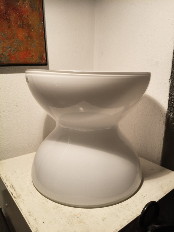 Image 1 of Vintage design modernist witte opaline glazen diabolo vaas Anne Nilsson voor Ikea 