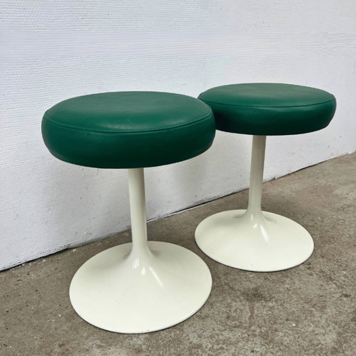 2x sgabelli a tulipano Mid-Century con seduta in similpelle verde