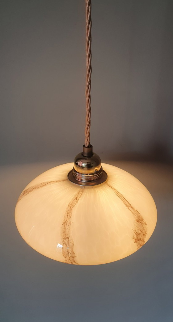 Image 1 of Lampada a sospensione vintage in vetro opalino effetto marmo, in stile Art Déco.