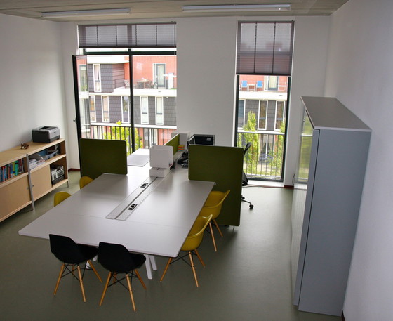 Image 1 of Table de bureau et de référence Joyn de Vitra