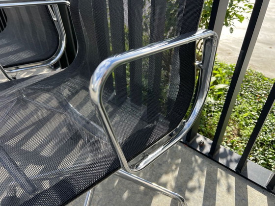 2x Vitra Eames Netweave Stoelen EA108 Met Wielen – Vergaderstoel, Metal (photo 11 of 11)
