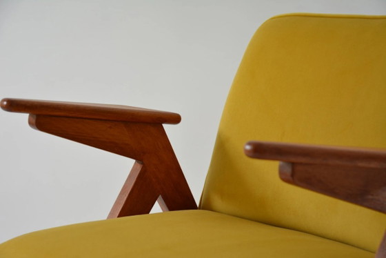 Image 1 of Gele konijnenfauteuil en vogels