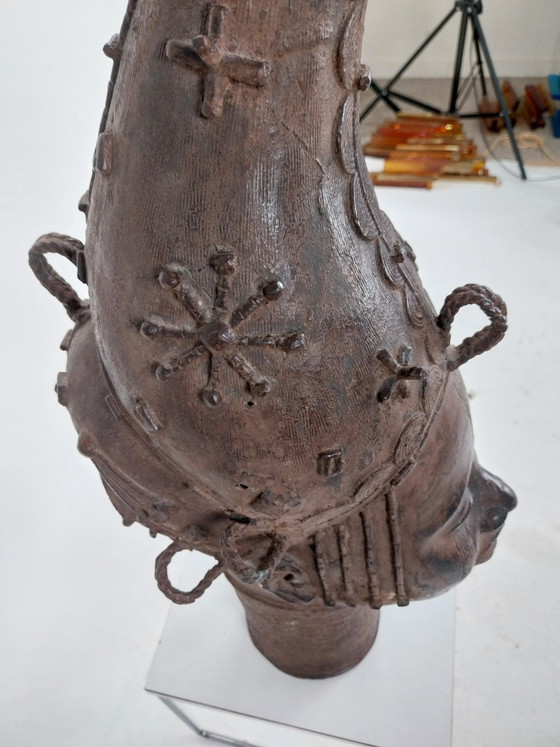 Image 1 of 1 statua africana in bronzo, Benin (Nigeria), alta 82 cm.