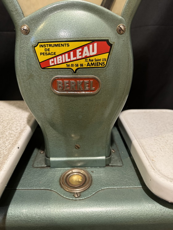 Image 1 of Antique Berkel cast iron trade scale – fully functional