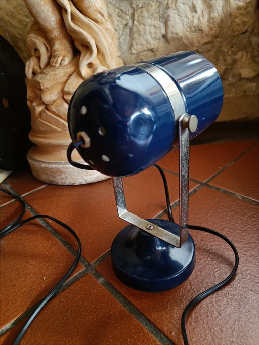 Lámpara diseñada por Stanislav Indra para Combi Age Space