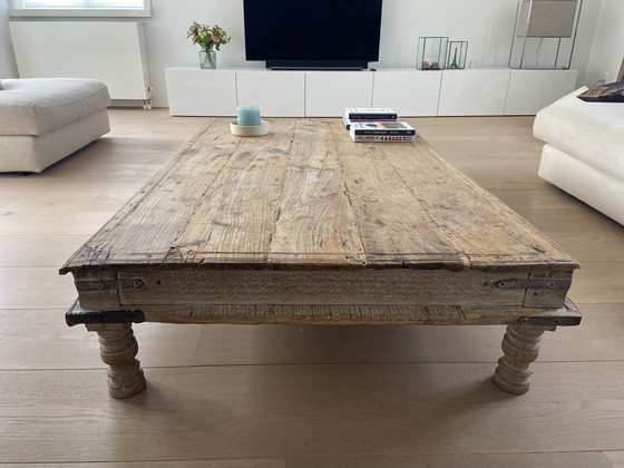 Image 1 of Table basse indienne antique unique en bois 170x100x33 cm