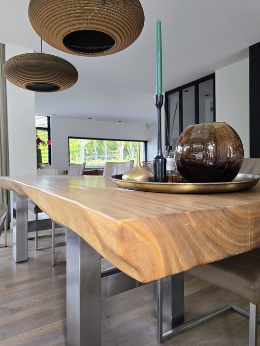 TABLE DESIGN BERT PLANTAGIE AVEC CANAPÉ 4 PLACES ET TROIS CHAISES MISTY