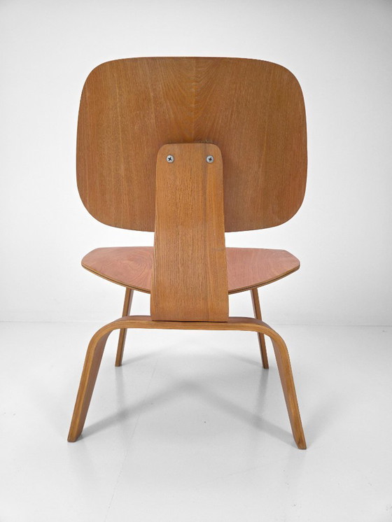 Image 1 of Charles & Ray Eames – Fauteuil lounge LCW en bois (modèle transitionnel)
