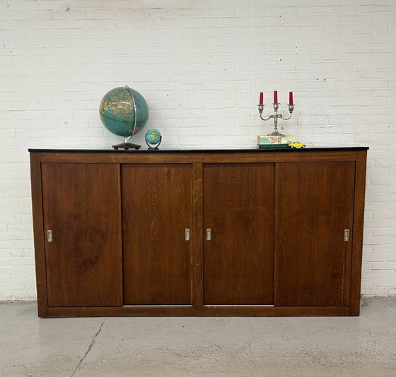 Image 1 of Vintage schoolkast - schuifdeurkast