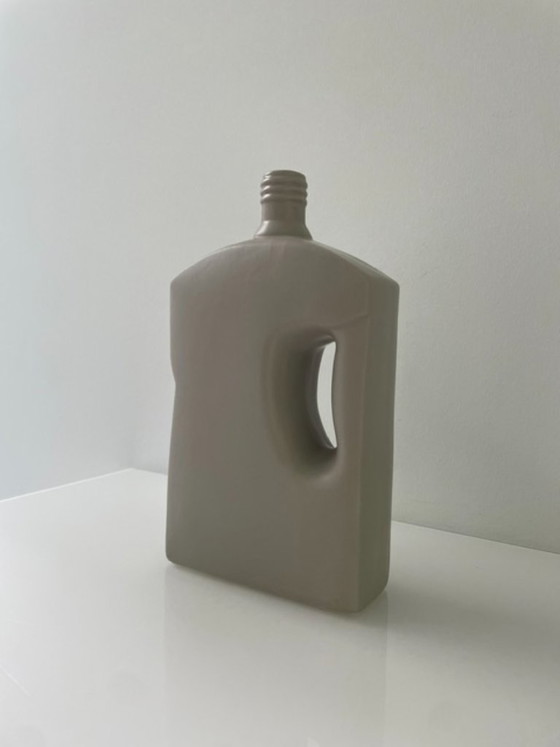 Image 1 of Keramikvase in Form einer Waschmittelflasche