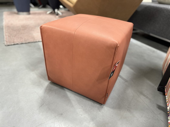 Image 1 of Sgabello Eyye Cub Loxton in pelle rosa 41x41xH42