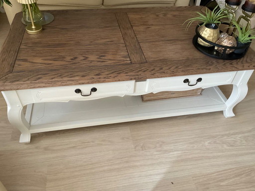 Couchtisch mit zwei Ecktischen