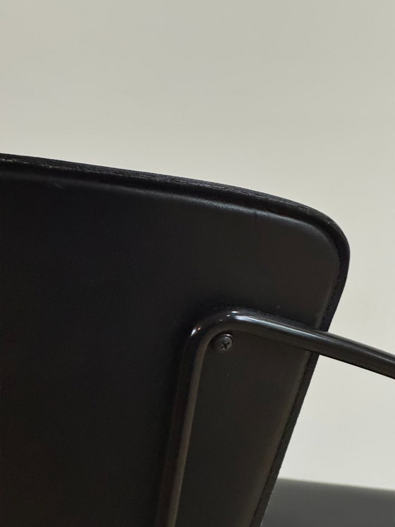 Image 1 of Set van 6 moderne Italiaanse stoelen van zwart metaal en leer, jaren 80