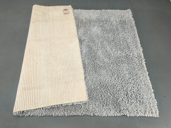 Image 1 of Alfombra de lana danesa de pelo largo de C. Olesen, gris claro, década de 1990.