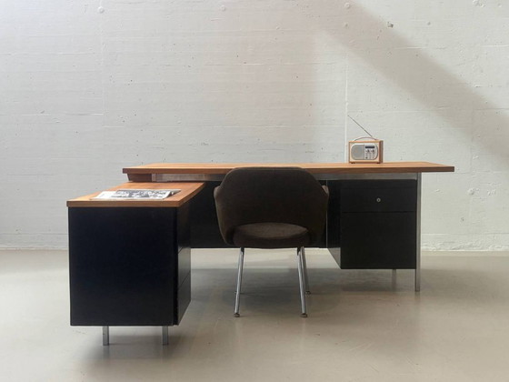 Large Knoll International Partners Desk, Swiss Production, 1960s – Wood, Vintage (photo 13 of 15)