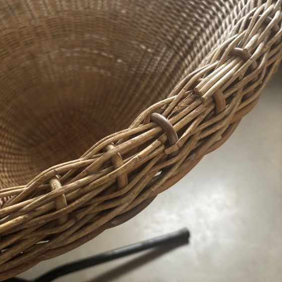 Image 1 of Fauteuil lounge, structure en métal noir, panier en rotin, Rohé Noordwolde, années 1950