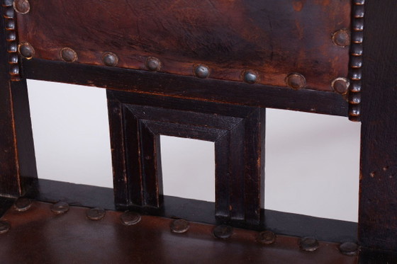 Ensemble de quatre chaises cubistes, par Josef Gočár, chêne massif, cuir rouge, République tchèque, années (photo 6 of 11)