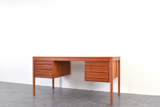 Scrivania direzionale in teak di metà secolo, disegnata da Torbjørn Afdal per Bruksbo, anni '60. – Scrivanie (photo 10 of 18)