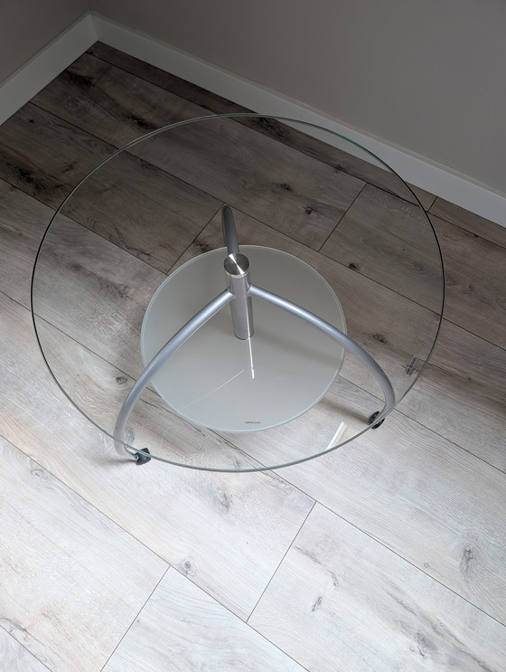 Image 1 of 2 tables d'appoint en verre