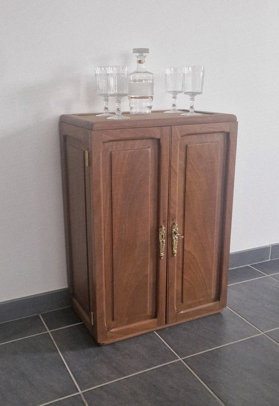 Image 1 of Ambachtelijke kast uit de jaren 50 - Massief mahonie en messing beslag