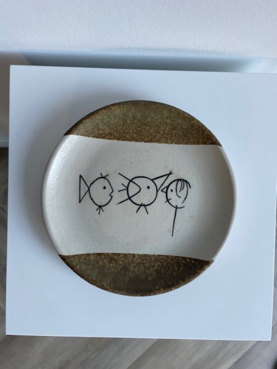 Image 1 of Kunstzinnig keramieken sierbord met speelse tekening